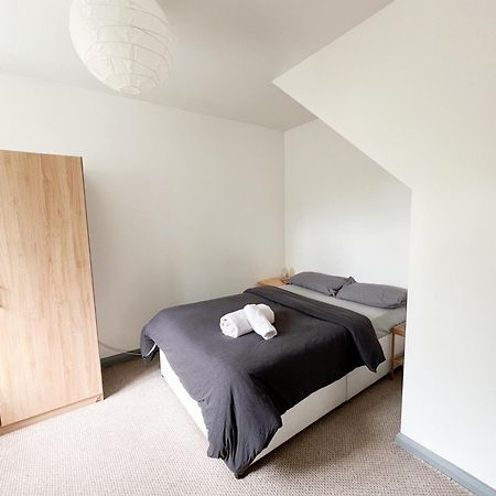 Well-Equipped 4 Bedroom House Close To City Centre Leeds  Eksteriør billede