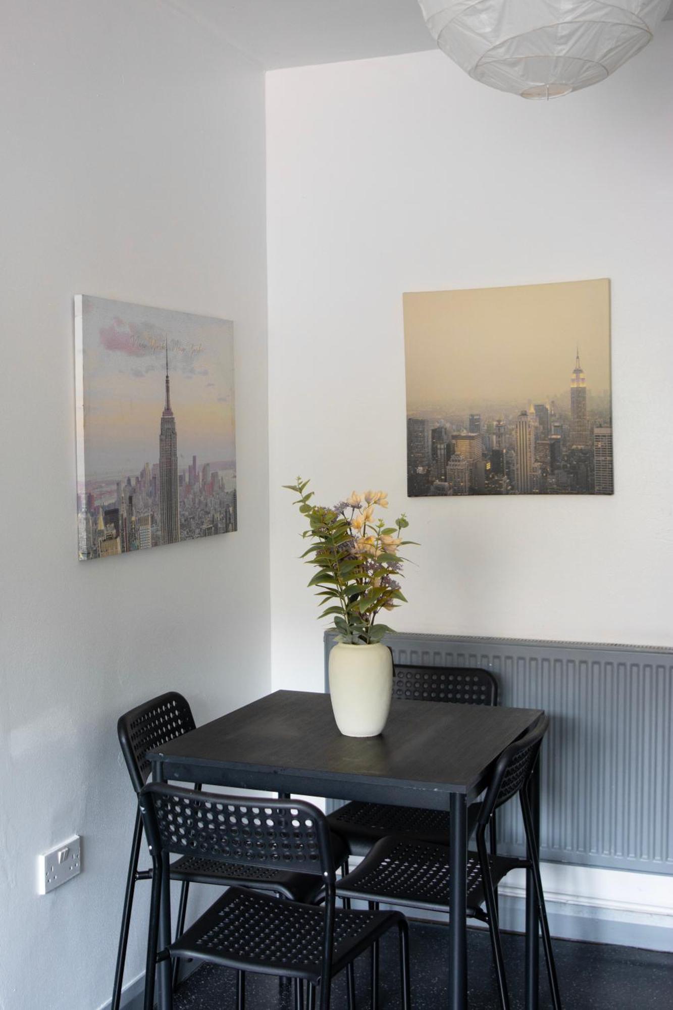Well-Equipped 4 Bedroom House Close To City Centre Leeds  Eksteriør billede