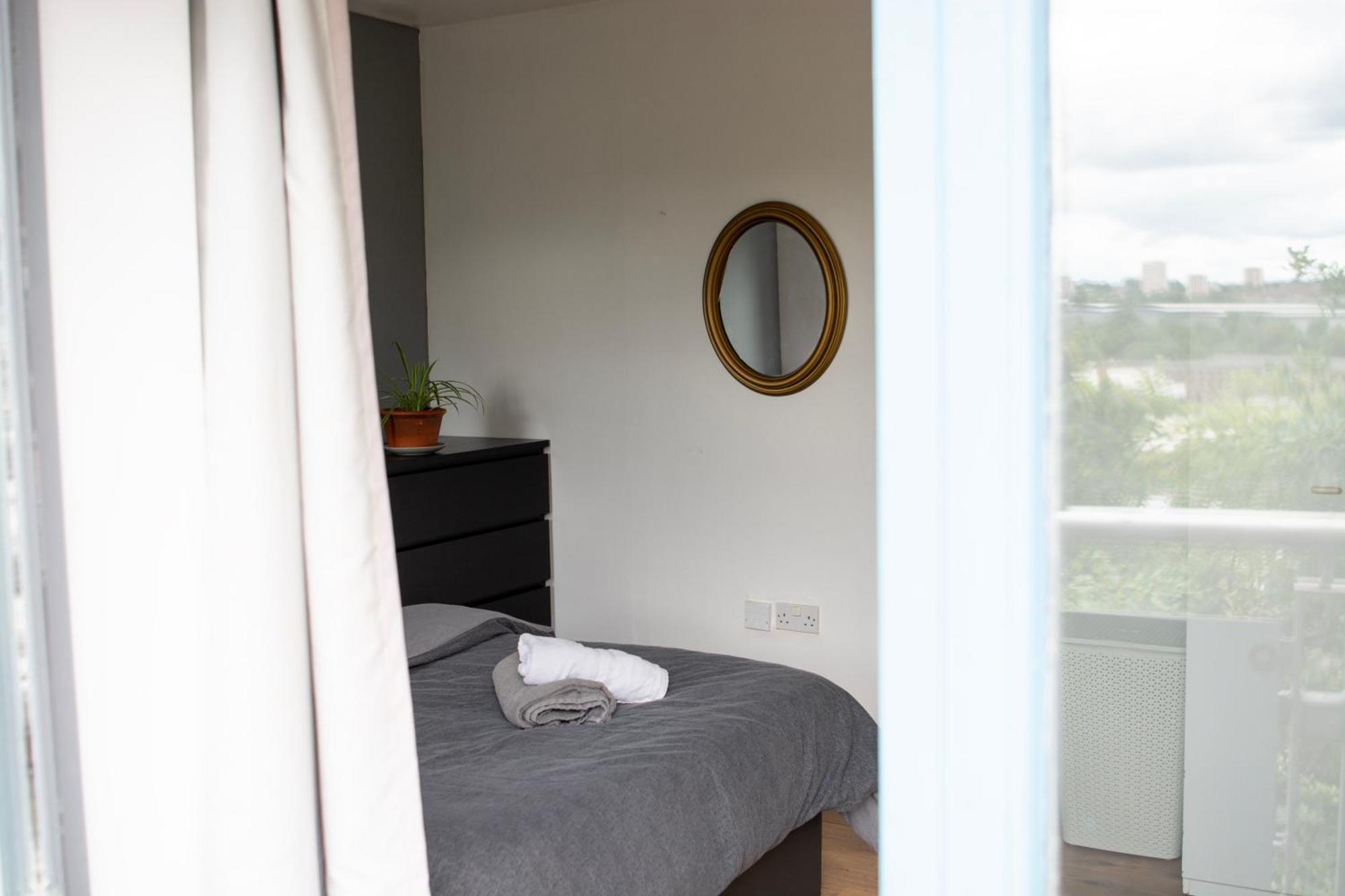 Well-Equipped 4 Bedroom House Close To City Centre Leeds  Eksteriør billede