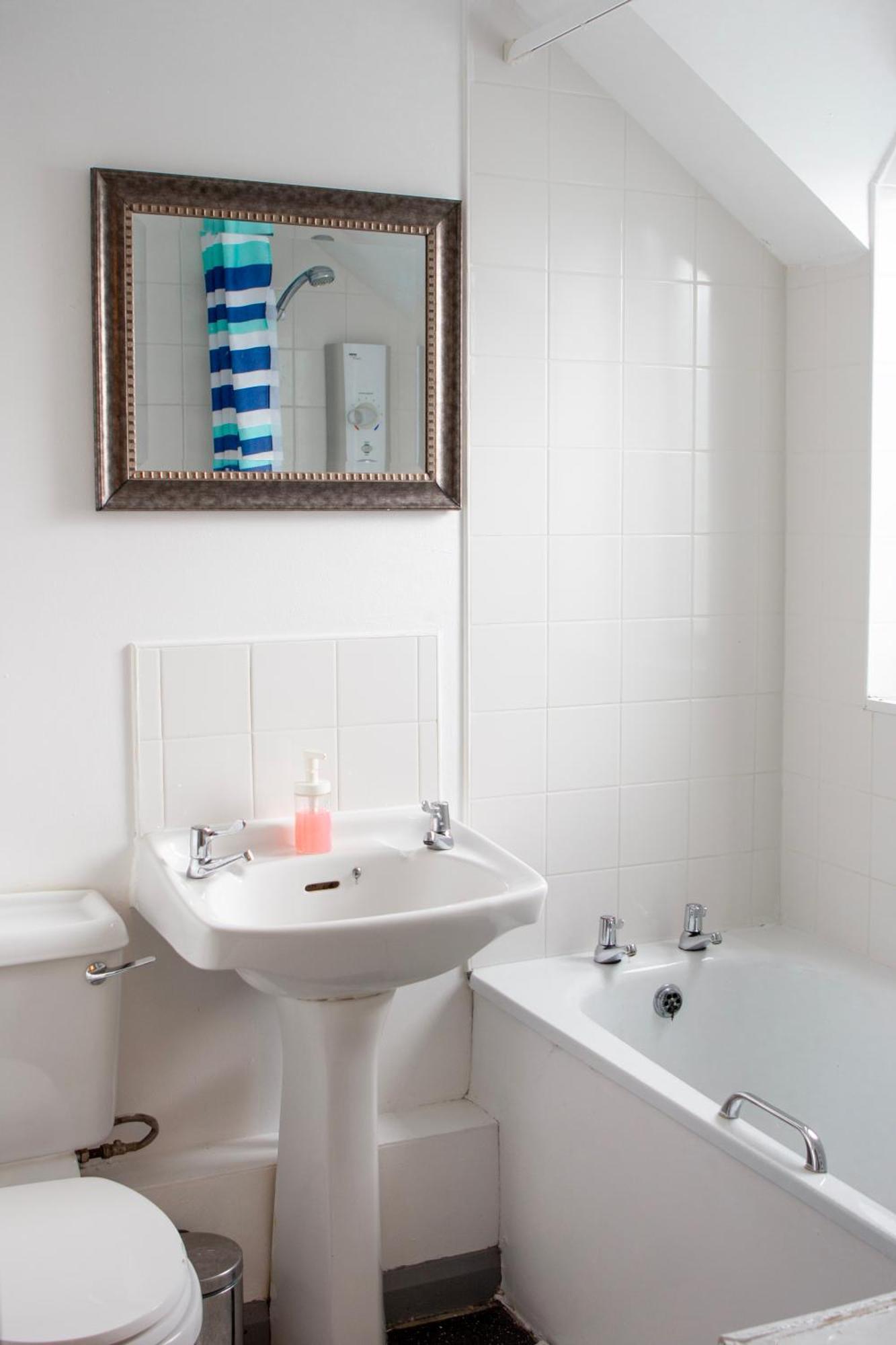 Well-Equipped 4 Bedroom House Close To City Centre Leeds  Eksteriør billede