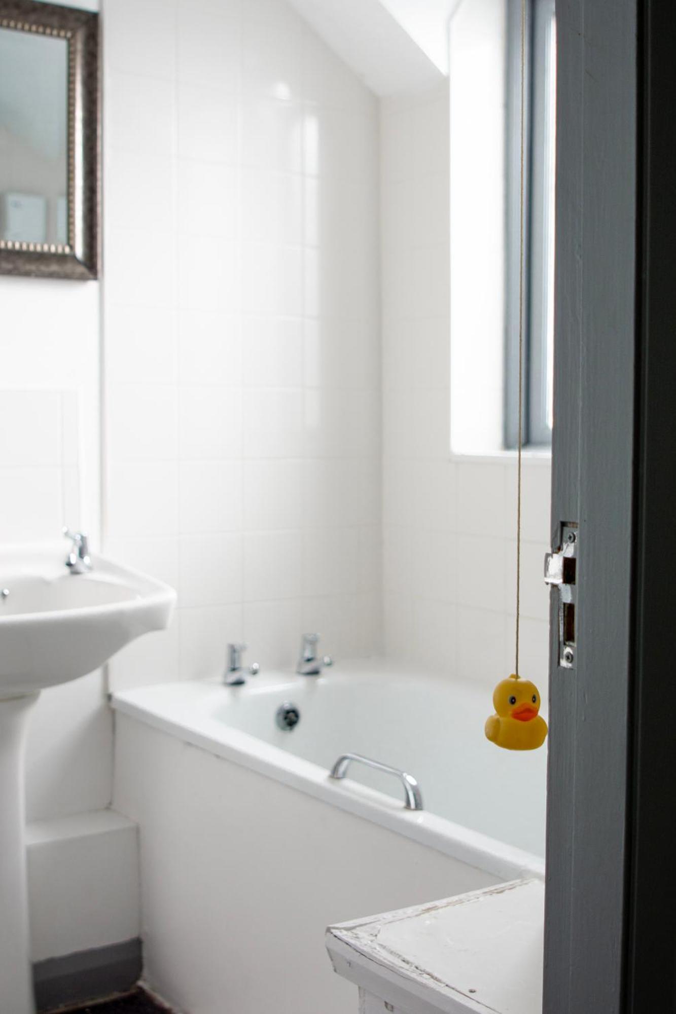 Well-Equipped 4 Bedroom House Close To City Centre Leeds  Eksteriør billede